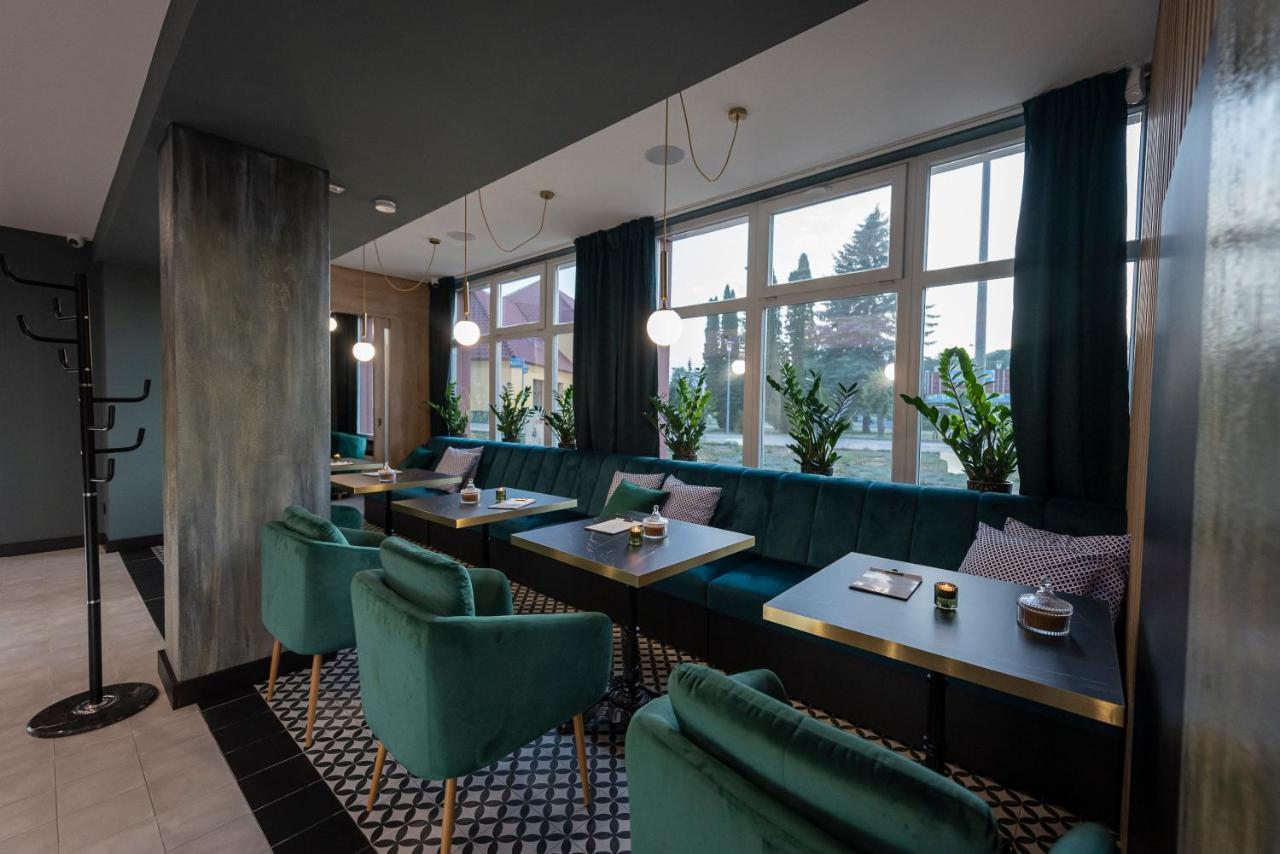 Hotel Alfa Giraltovce Buitenkant foto