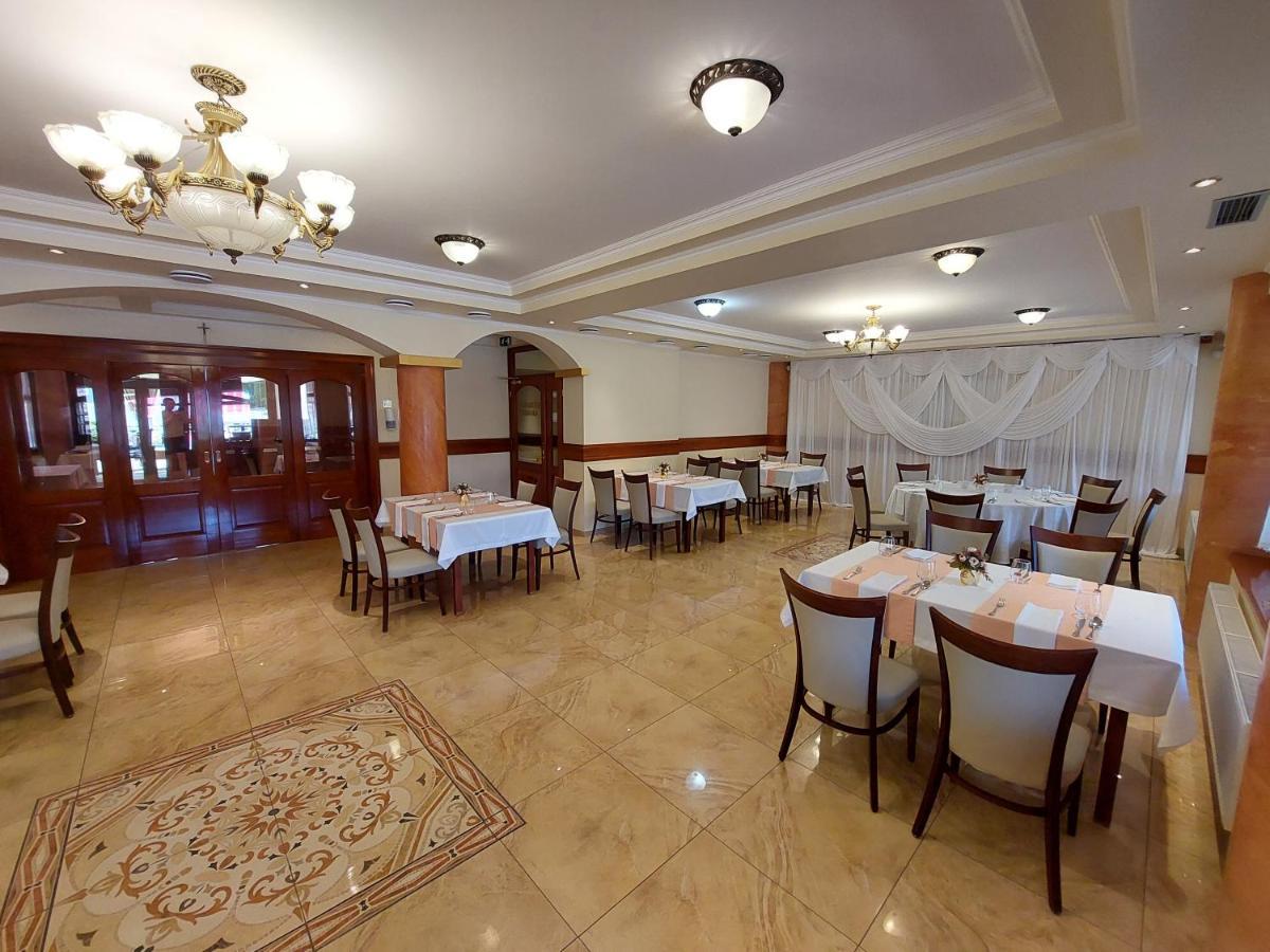 Hotel Alfa Giraltovce Buitenkant foto