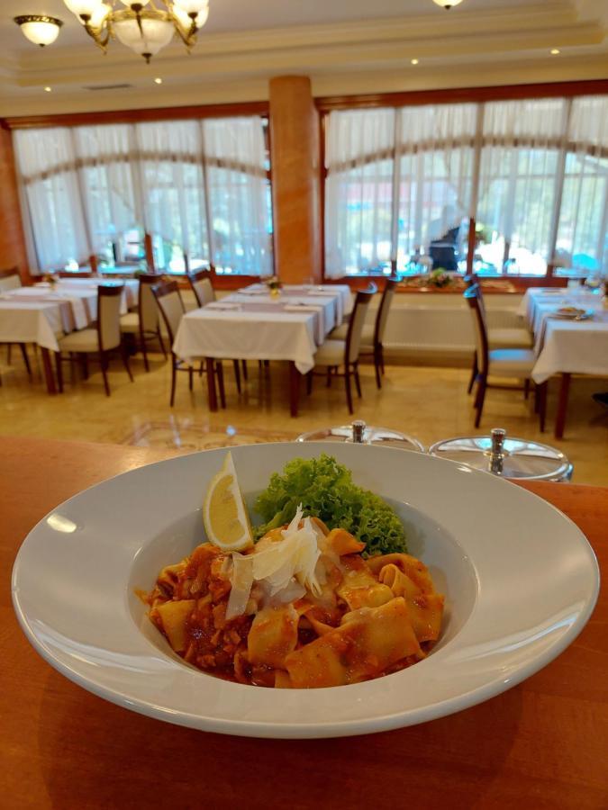 Hotel Alfa Giraltovce Buitenkant foto