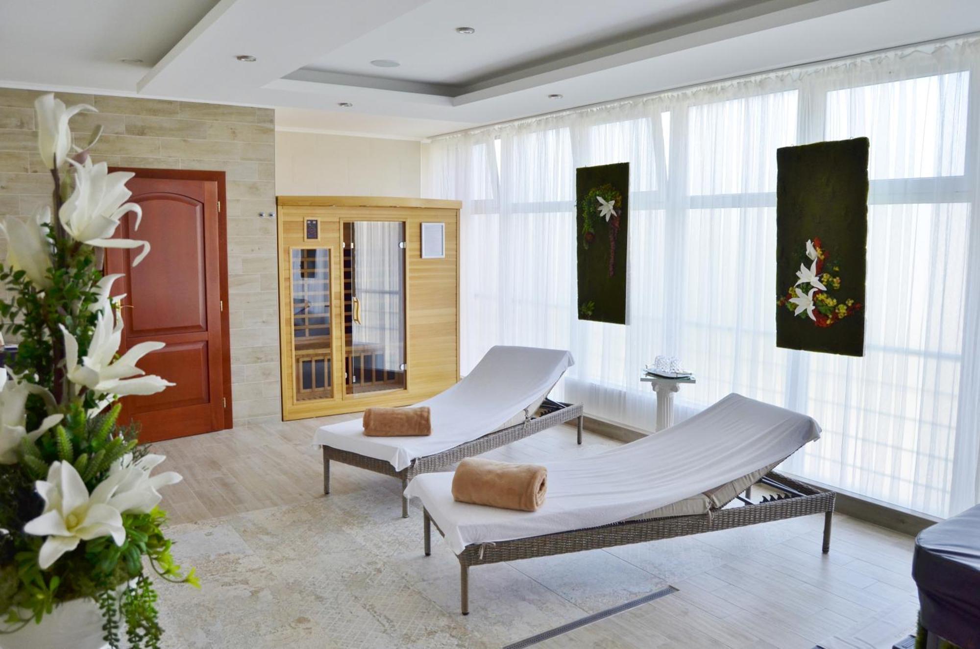 Hotel Alfa Giraltovce Buitenkant foto