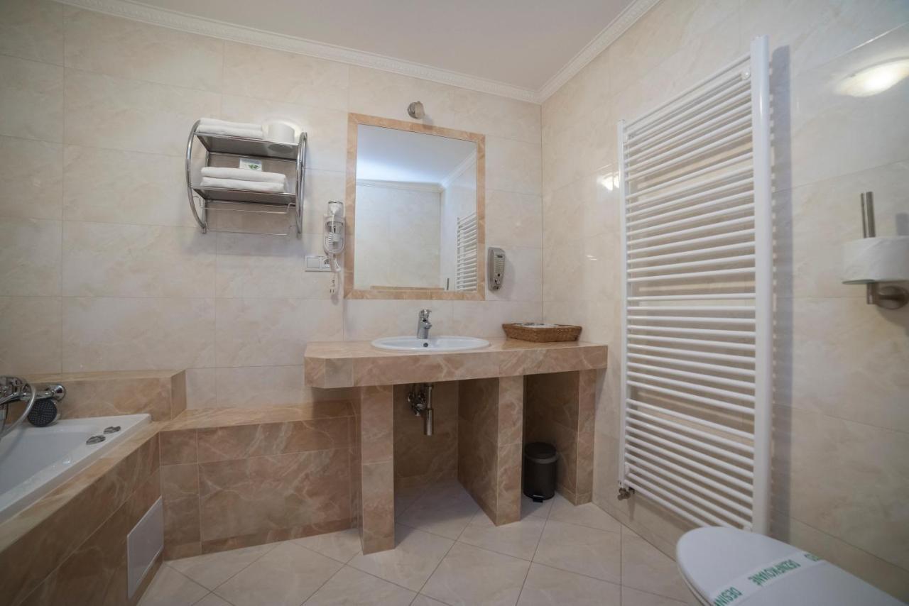 Hotel Alfa Giraltovce Buitenkant foto