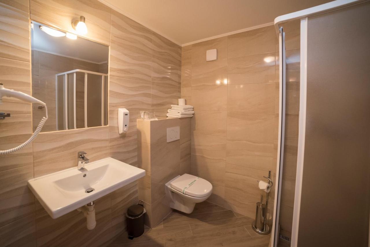 Hotel Alfa Giraltovce Buitenkant foto