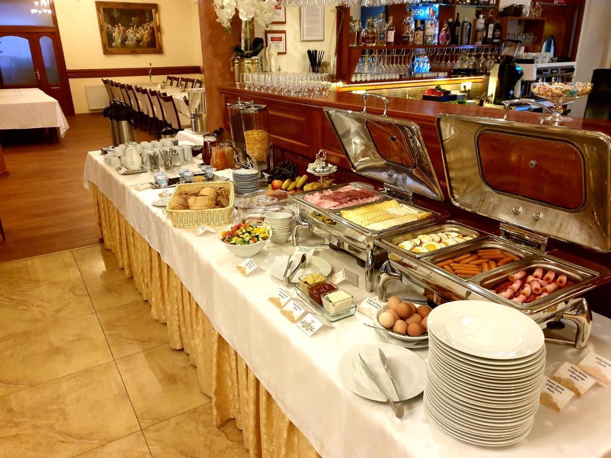 Hotel Alfa Giraltovce Buitenkant foto